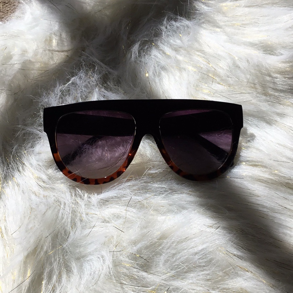 😎SALE ‼️Luxury Fashion 👩‍🎨 Sunglasses 🕶 - Picture 7 of 8